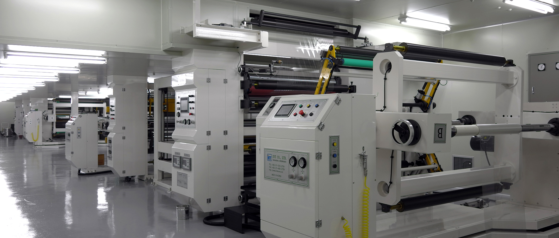 Coating and Laminating Machine$$<p>MACHINE SPEED: MAX 150m/min</p><p>WEB WIDTH: 1,600mm</p><p>GUIDE ROLL WIDTH: 1,700mm</p><p>COATING TYPE: COMMA AND MICRO COATING</p><p><br></p>